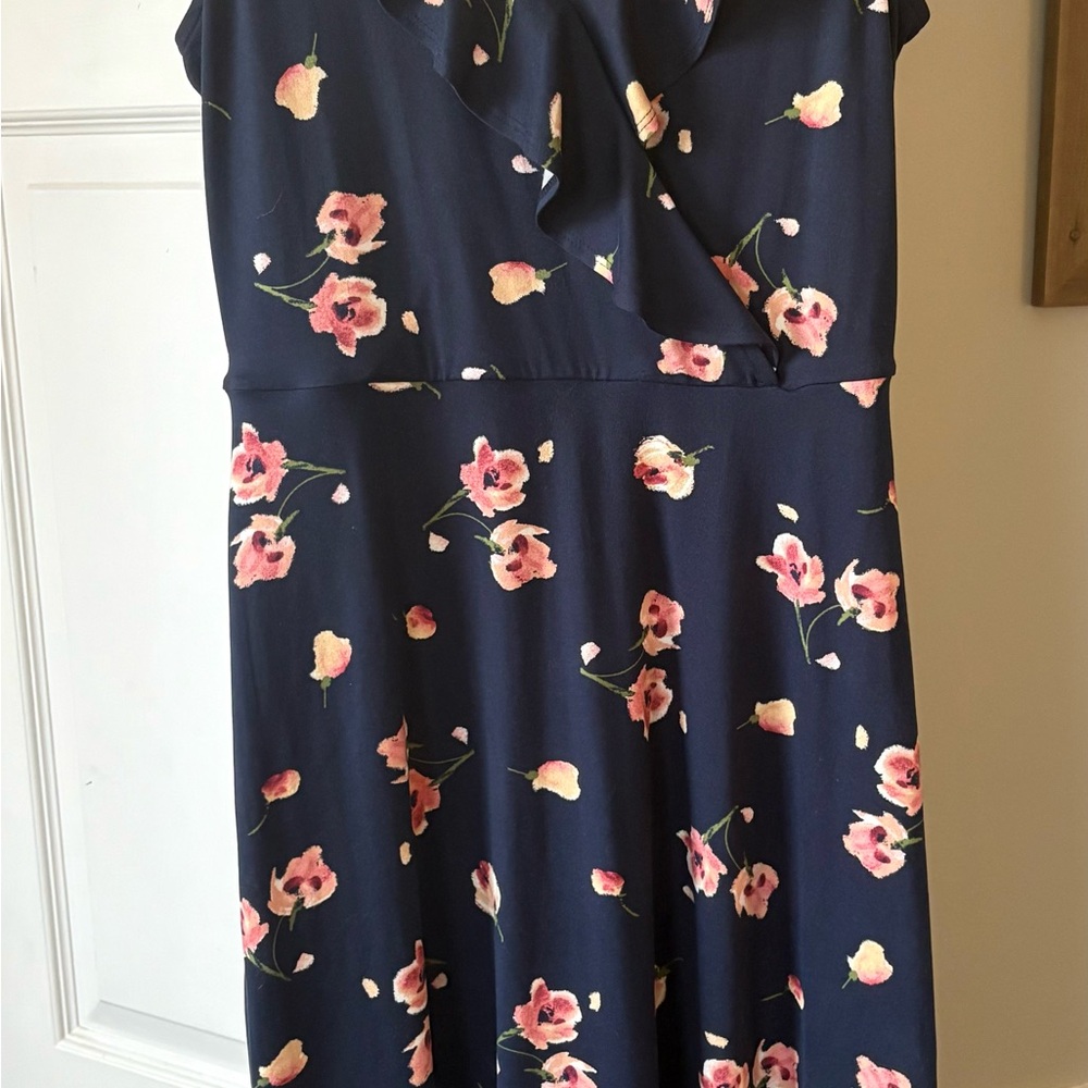 Chic Navy Floral Midi Dress - Picture 9 of 9